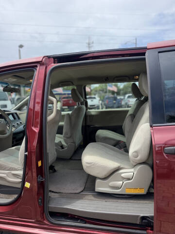 2012 Toyota Sienna Base 7-Passenger