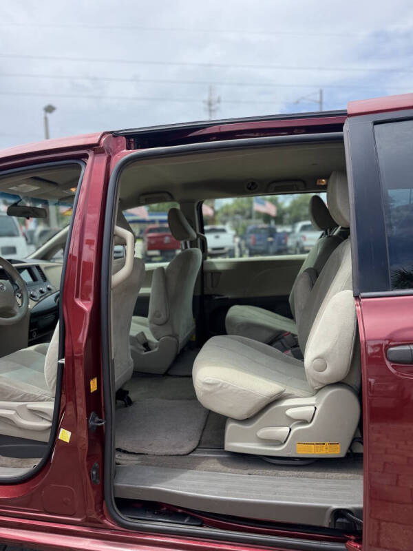 2012 Toyota Sienna Base 7-Passenger