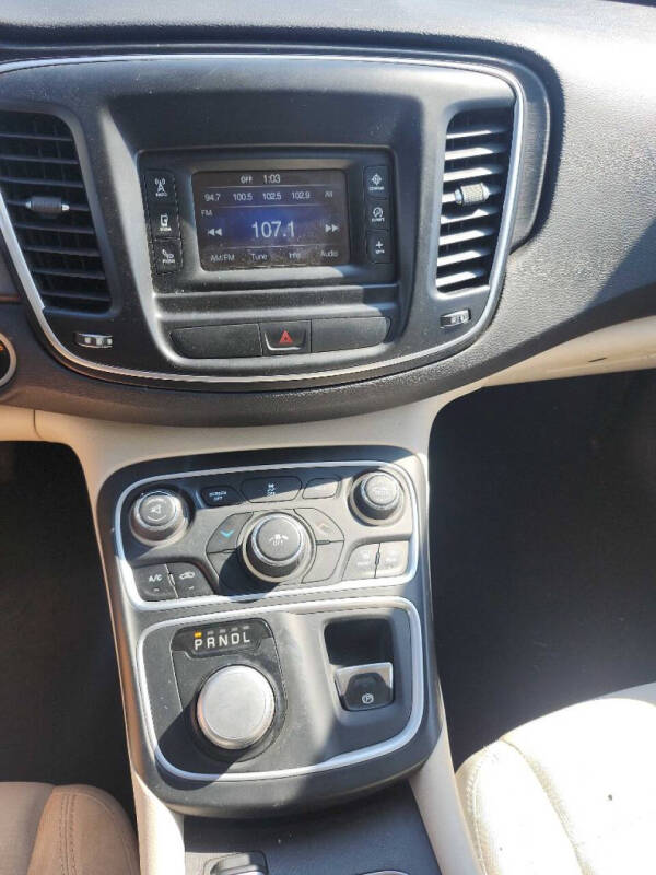 2016 Chrysler 200 Limited