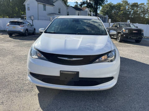 2022 Chrysler Voyager LX