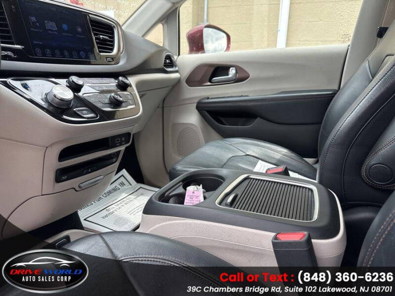 2017 Chrysler Pacifica Touring-L Plus