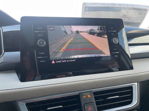 2025 Volkswagen Taos SEL 4Motion