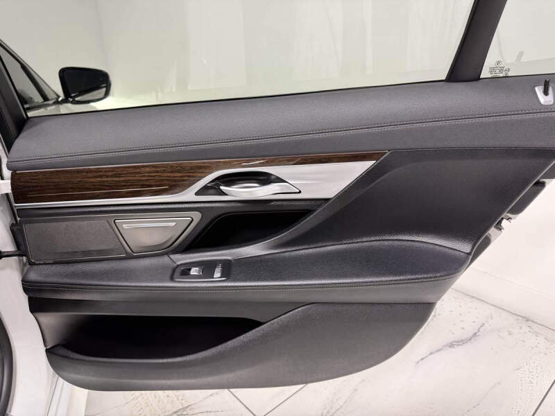 2022 BMW 7 Series 740i