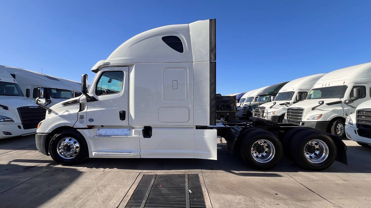 2019 Freightliner Cascadia for sale at KING TRUCK TRAILER SALES in Bakersfield, CA