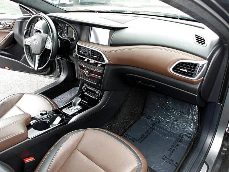 2018 Infiniti QX30 Essential