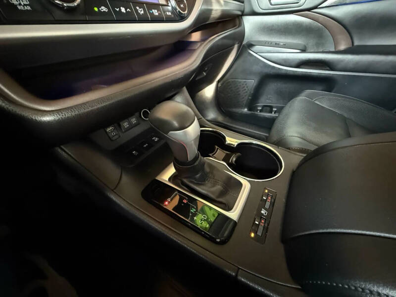 2017 Toyota Highlander Limited Platinum