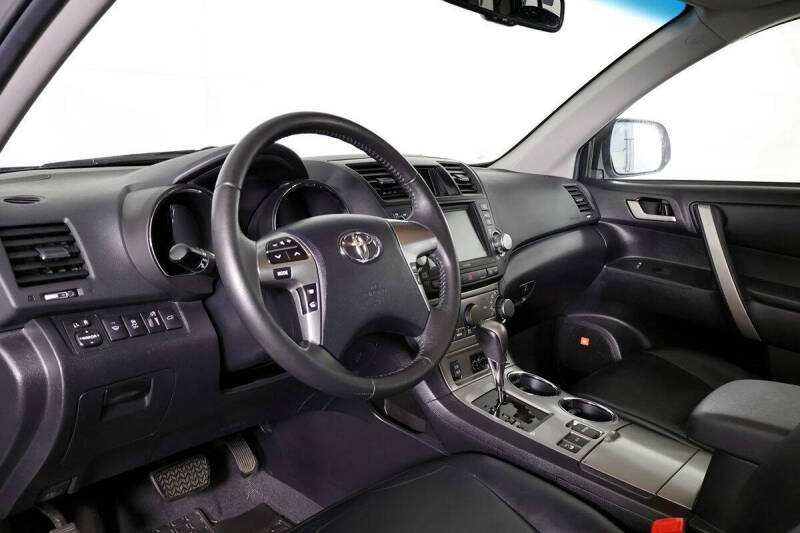 2011 Toyota Highlander SE