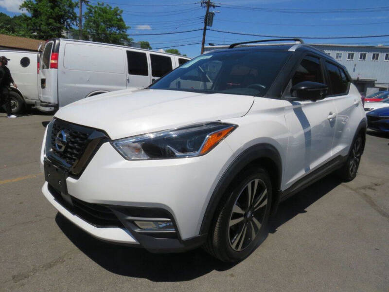 2020 Nissan Kicks SR