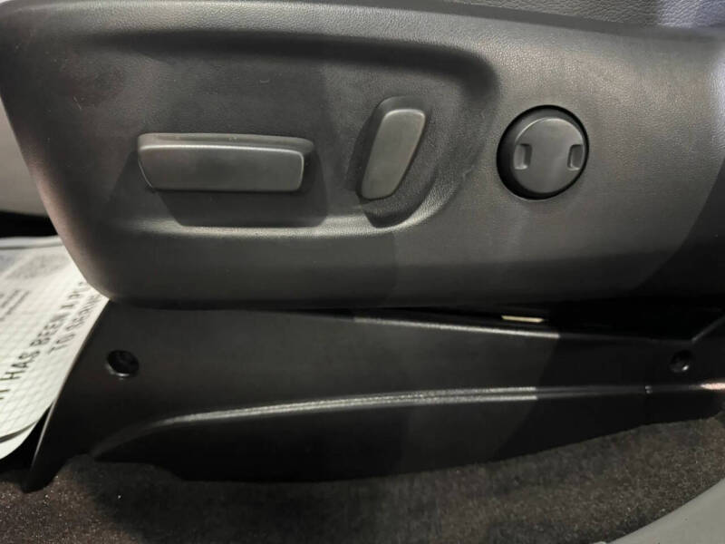2013 Toyota Sienna SE 8-Passenger
