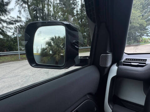 2023 Land Rover Defender 130 SE