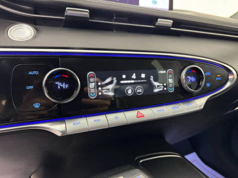 2023 Genesis GV70 2.5T Standard