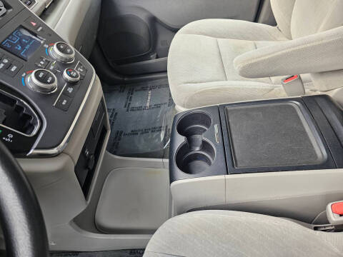 2017 Toyota Sienna LE 8-Passenger