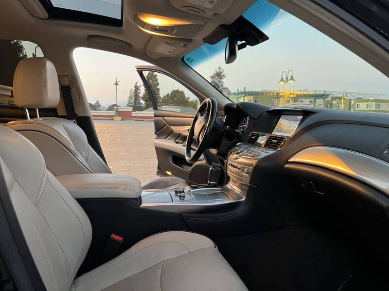 2017 Infiniti Q70L 3.7