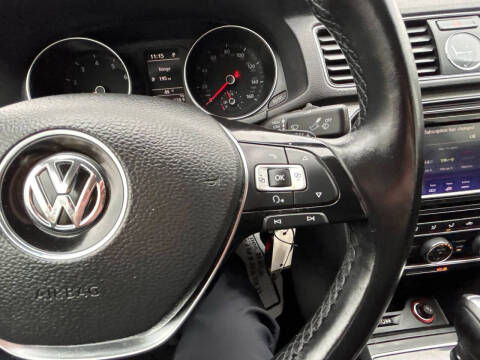 2017 Volkswagen Passat 1.8T R-Line