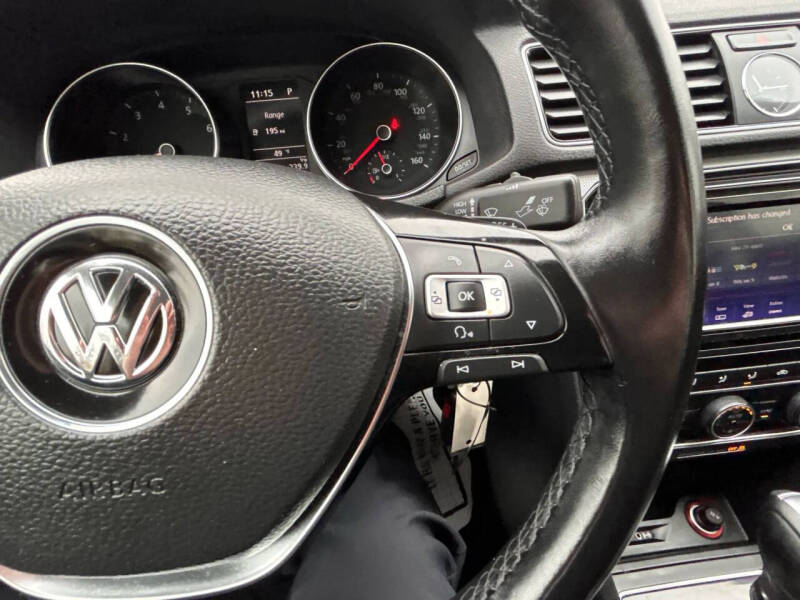 2017 Volkswagen Passat 1.8T R-Line