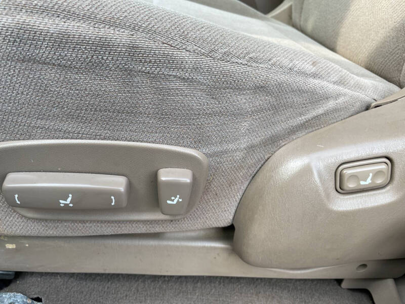 2004 Toyota Sequoia SR5