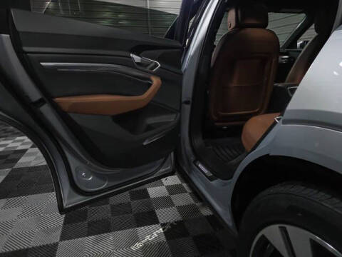 2022 Audi e-tron quattro Premium Plus