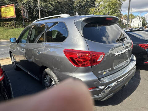 2017 Nissan Pathfinder SV