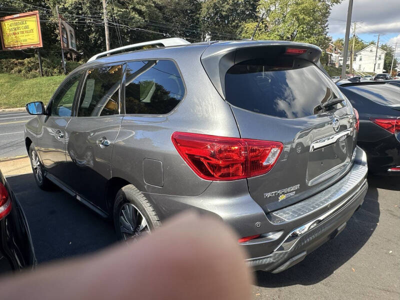 2017 Nissan Pathfinder SV
