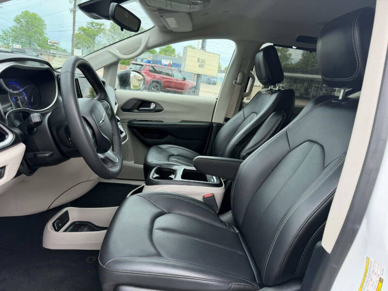2024 Chrysler Pacifica Touring L