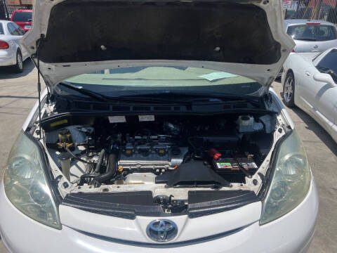 2006 Toyota Sienna CE 8 Passenger