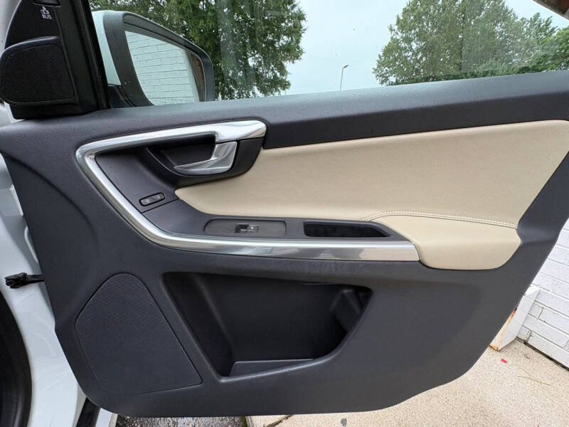 2016 Volvo XC60 T6 Drive-E