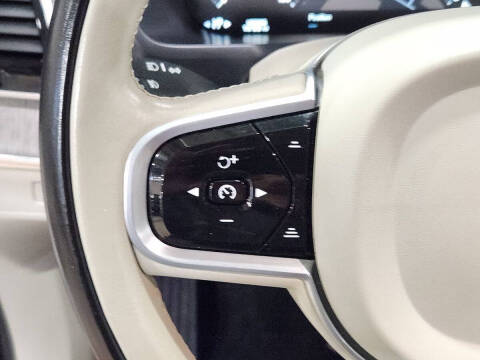 2022 Volvo XC90 T6 Inscription 6-Passenger