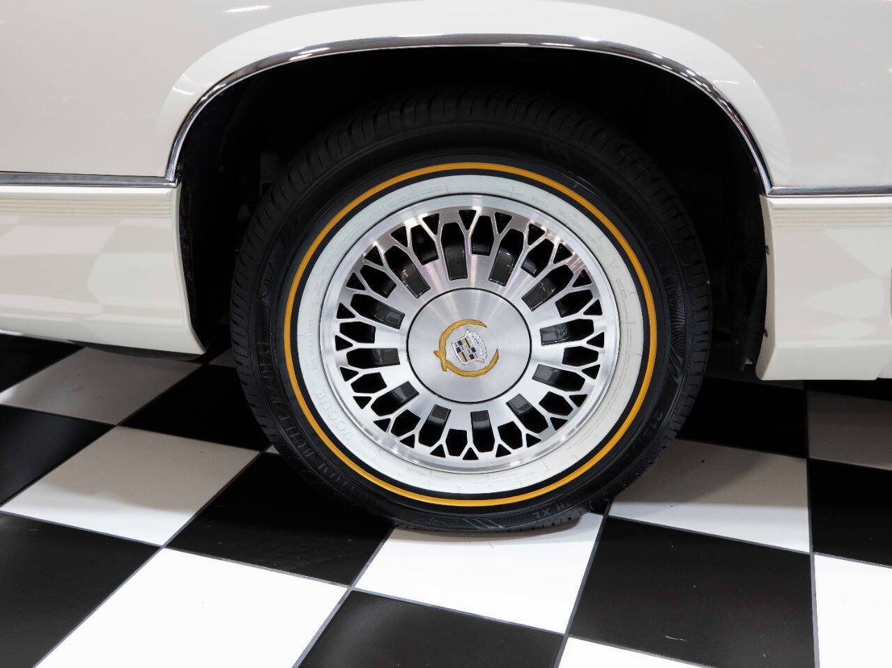 1990 Cadillac DeVille 29