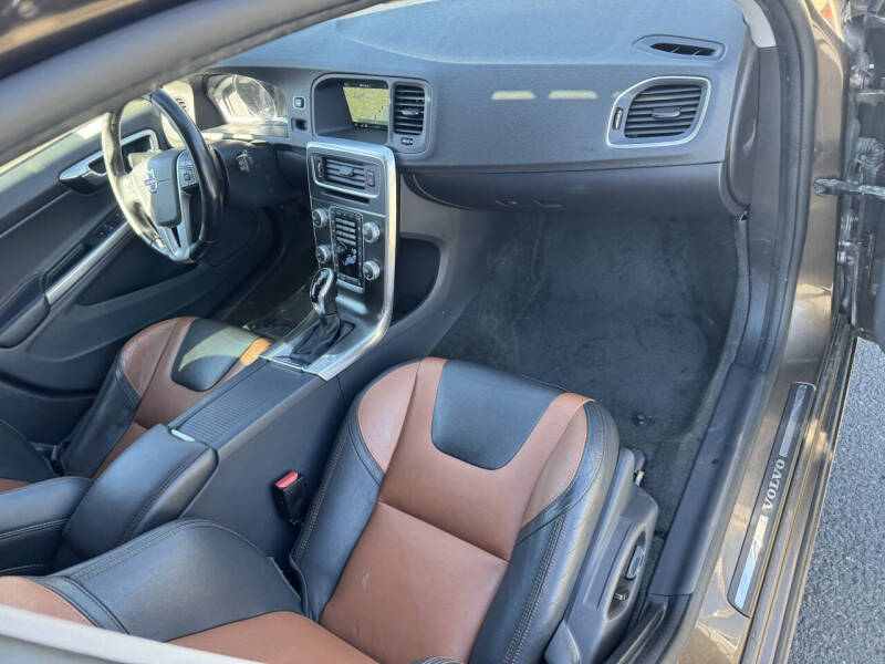 2016 Volvo V60 Cross Country T5