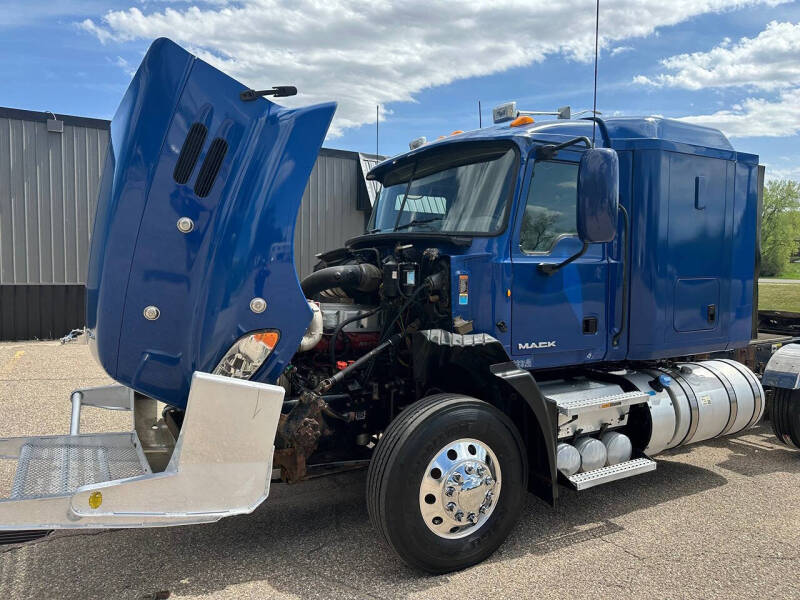 2011 Mack Pinnacle