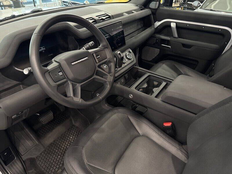 2023 Land Rover Defender 130 X-Dynamic SE