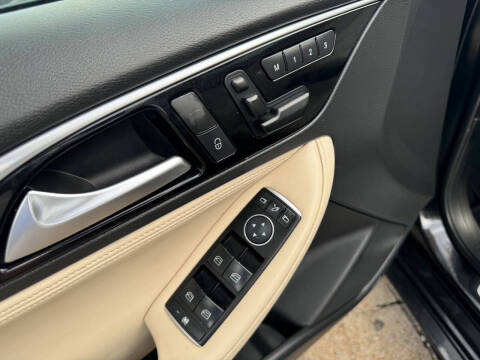 2017 Infiniti QX30 Premium