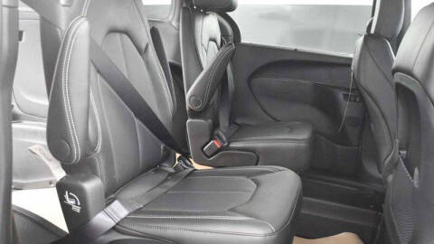 2025 Chrysler Voyager LX