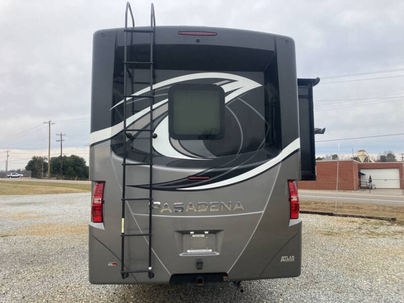 2022 Freightliner S2RV Chassis