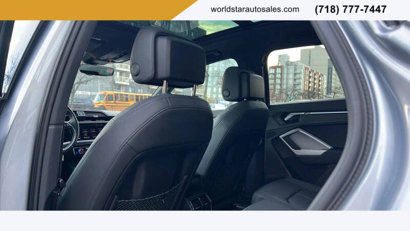 2022 Audi Q3 quattro Premium Plus 40 TFSI