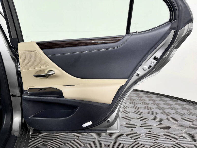 2019 Lexus ES 300h