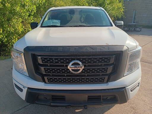 2022 Nissan Titan S's photo