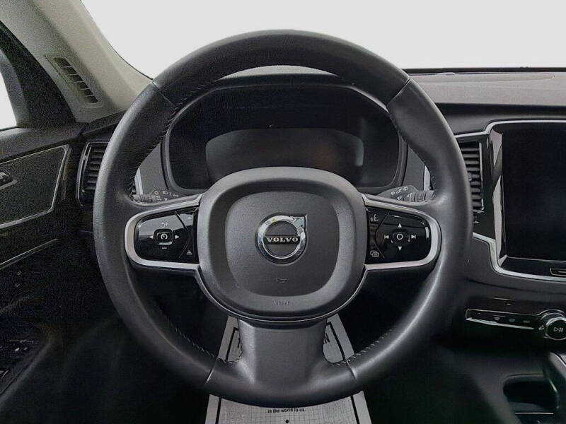 2016 Volvo XC90 T6 Momentum