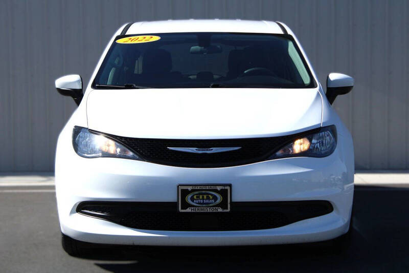 2022 Chrysler Voyager LX