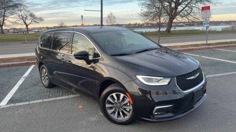 2022 Chrysler Pacifica Hybrid Touring L
