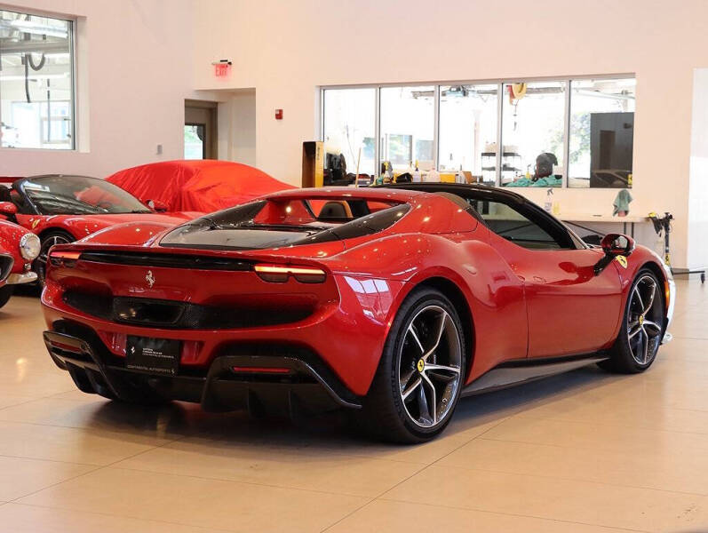 2024 Ferrari 296 GTS