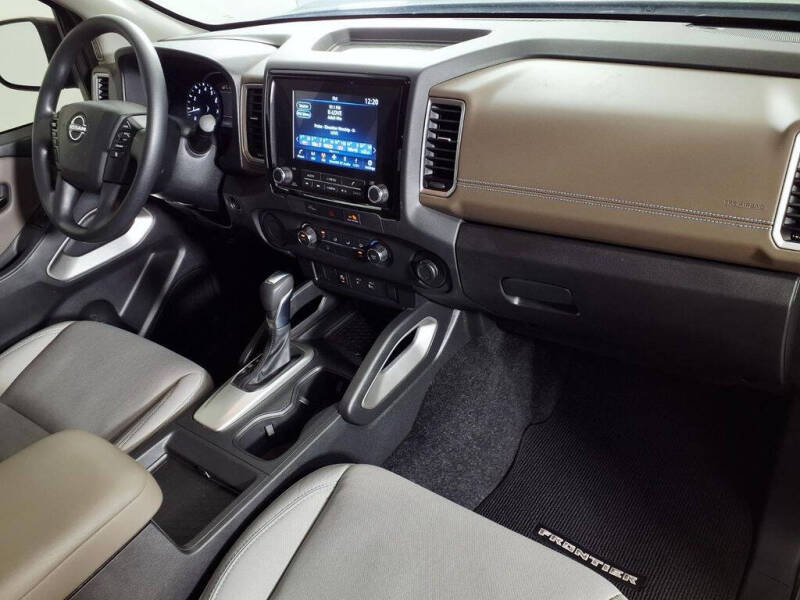 2024 Nissan Frontier SV