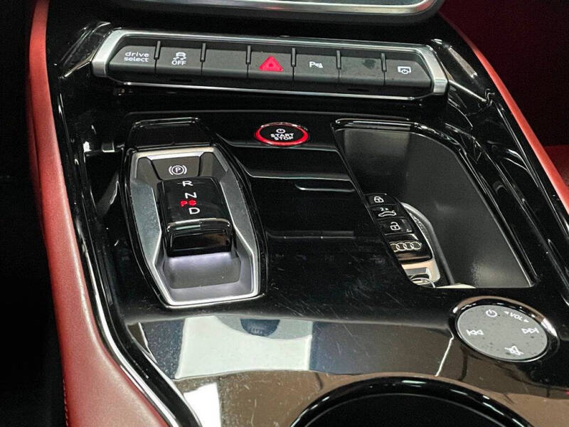 2024 Audi e-tron GT quattro Premium Plus