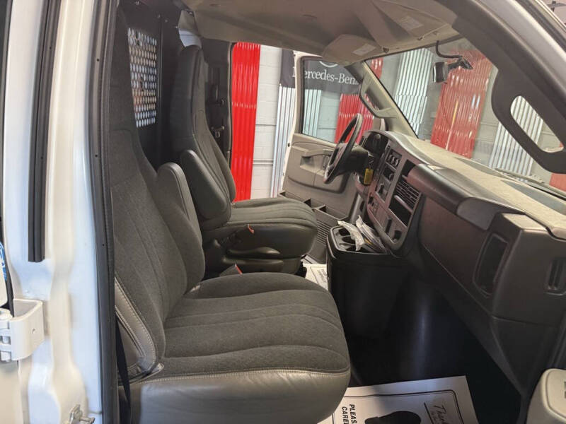 2023 GMC Savana 2500