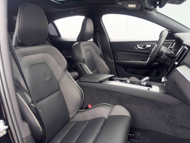 2024 Volvo S60 B5 Plus Black Edition