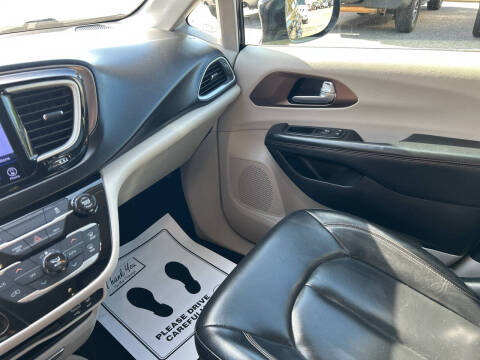 2017 Chrysler Pacifica Touring-L