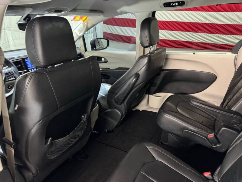 2017 Chrysler Pacifica Touring-L