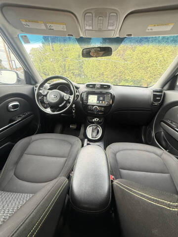 2015 Kia Soul +