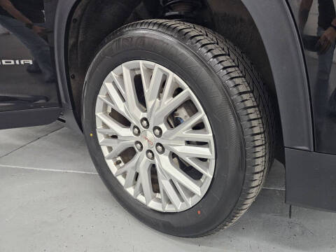 2024 GMC Acadia Elevation