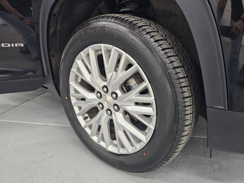 2024 GMC Acadia Elevation